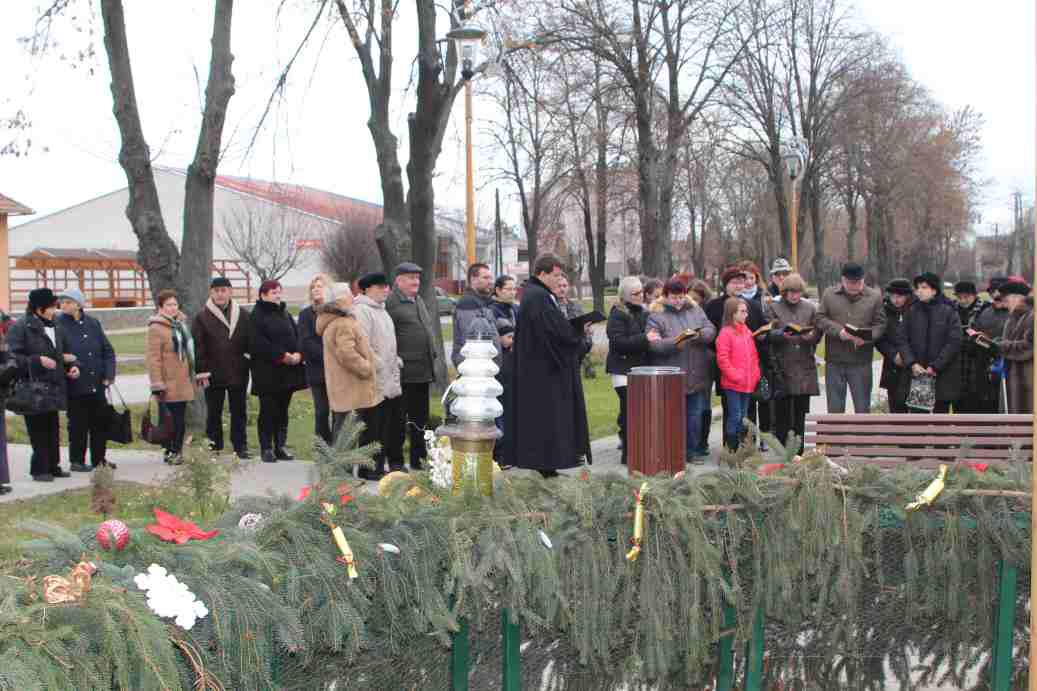 Fotogaléria Slávnostné rozsvietenie 3. adventnej sviečky / A 3. adventi gyertya ünnepélyes meggyújtása (12) Slávnostné rozsvietenie 3. adventnej sviečky / A 3. adventi gyertya ünnepélyes meggyújtása