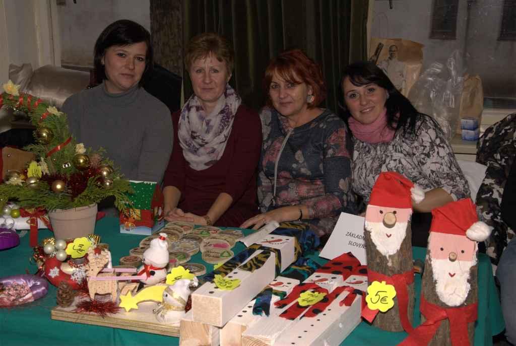 Fotogaléria Slávnostné rozsvietenie 3. adventnej sviečky 16.12.2017 / Az 3. adventi gyertya ünnepélyes meggyújtása 2017.12.16. (110) Slávnostné rozsvietenie 3. adventnej sviečky 16.12.2017 / Az 3. adventi gyertya ünnepélyes meggyújtása 2017.12.16.